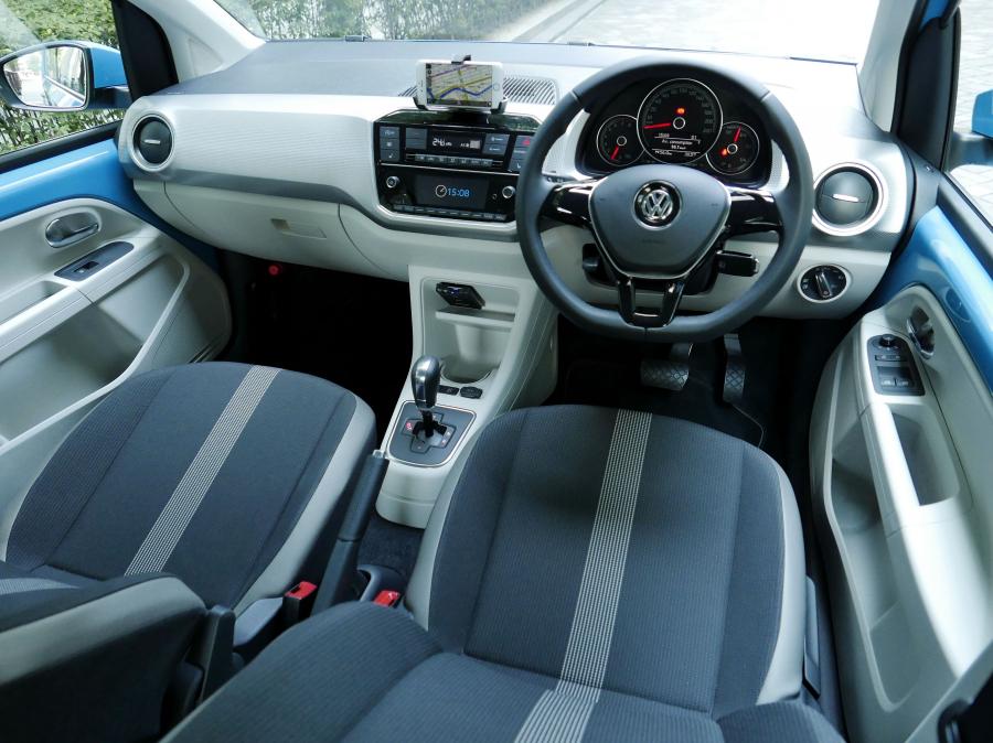 Торпедо Volkswagen up! 5-Door 2017 года  (JP) (фото 3 из 12)